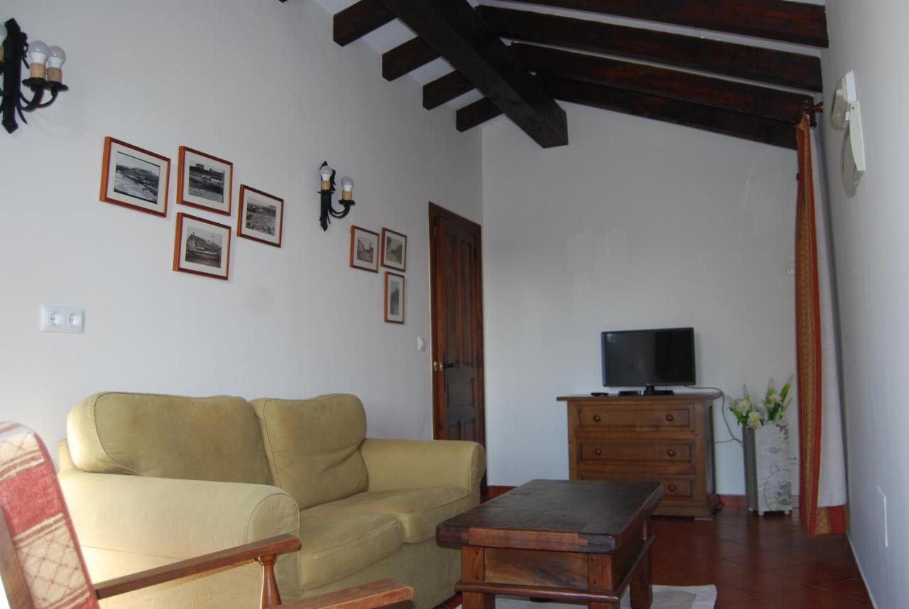 Apartamentos El Perujo 코밀라스 외부 사진